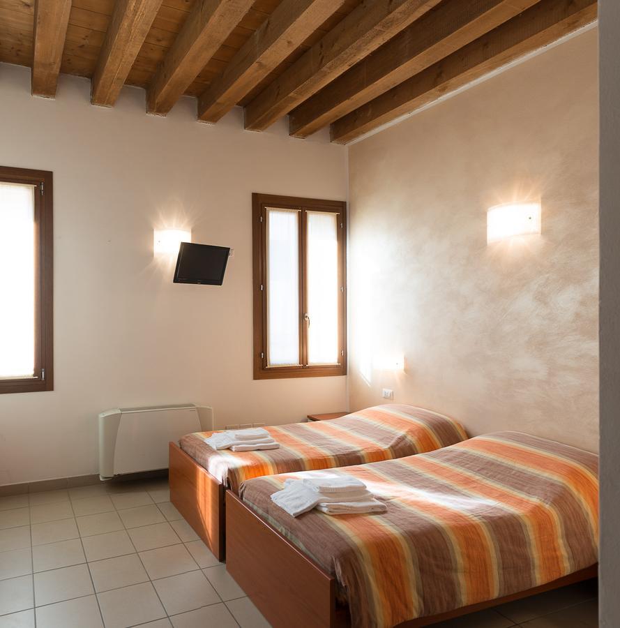 Domus Clugiae Hostel Chioggia Room photo